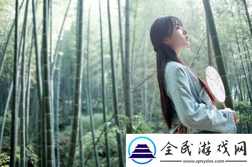 游泳館里的兩個(gè)教練孟月月，網(wǎng)友：這樣的教學(xué)方式真的很特別！